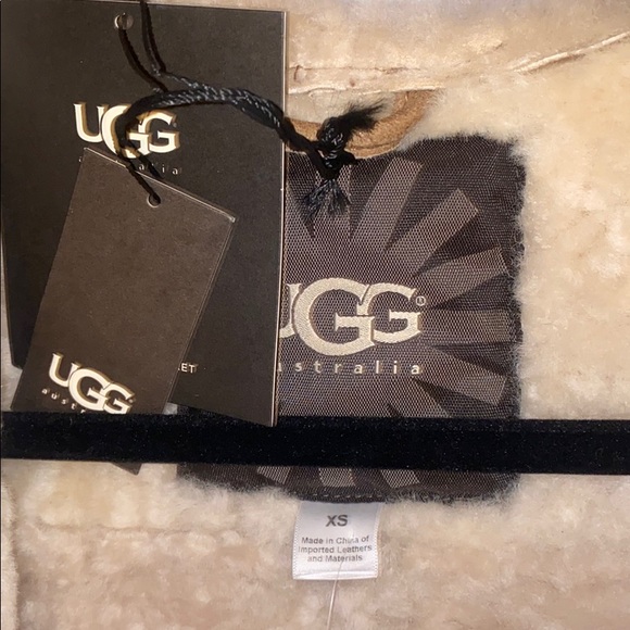 Ugg Shearling “Ventana” Hooded Vest - Picture 3 of 4